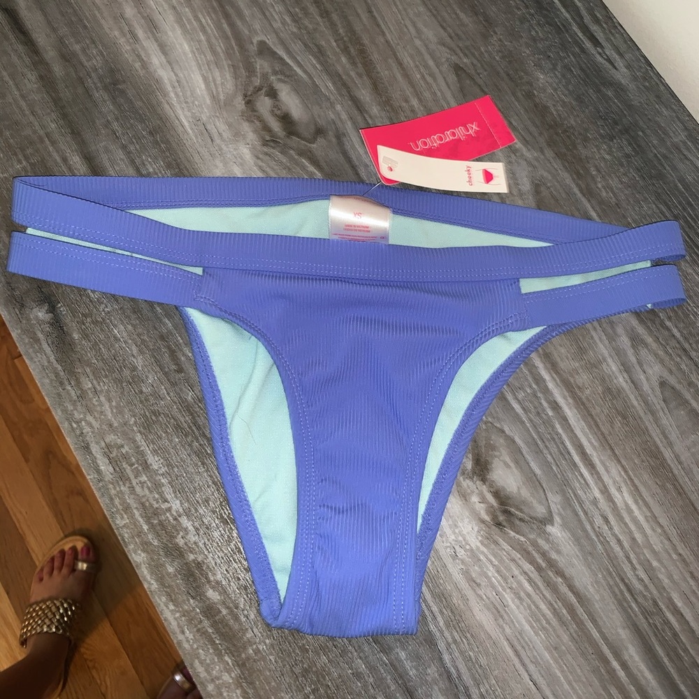 Cheeky bikini bottom NWT